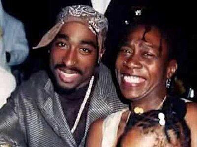 2PAC's tweet photo. "There's no way I can pay u back, but the plan is to show u that I understand. U are appreciated." Happy B-Day Mom! http://t.co/pHAbJnrJ0o