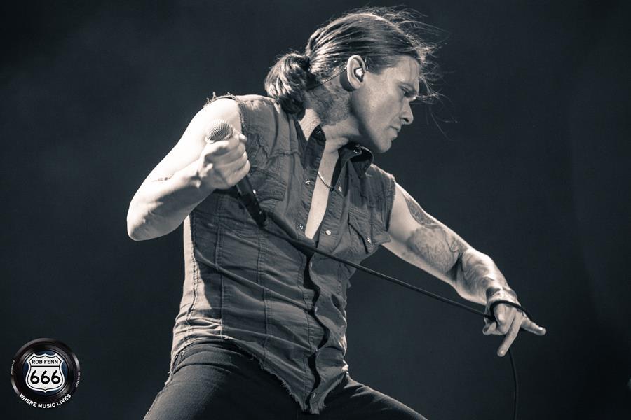 Happy 37th birthday going out to Shinedown\s Brent Smith 