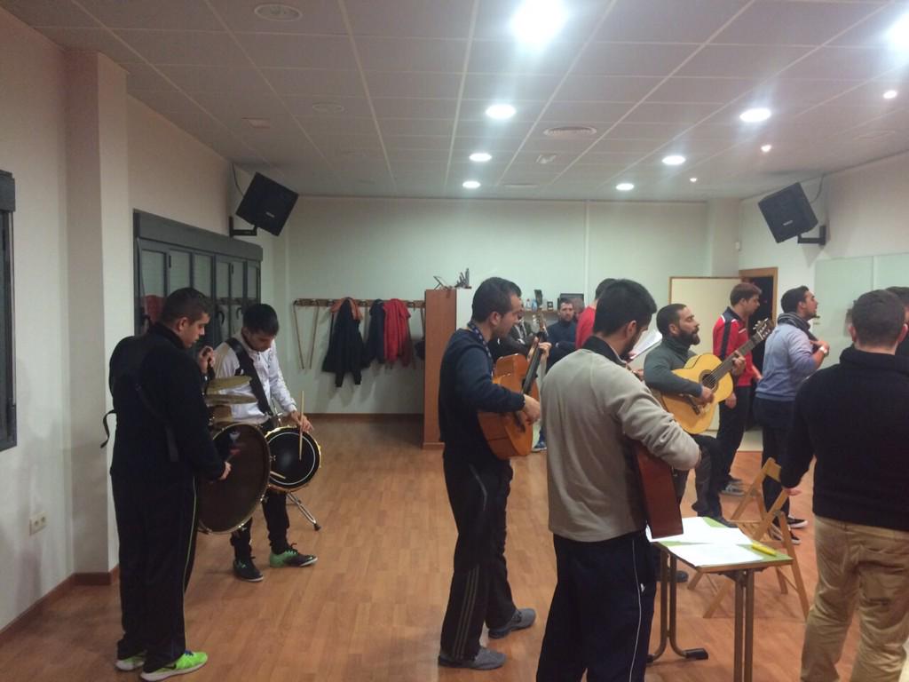 CSaecios's tweet photo. Buen ensayo el de ayer, ya estamos en la recta final http://t.co/zZU9zF4AhI