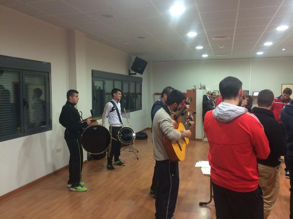 CSaecios's tweet photo. Buen ensayo el de ayer, ya estamos en la recta final http://t.co/zZU9zF4AhI