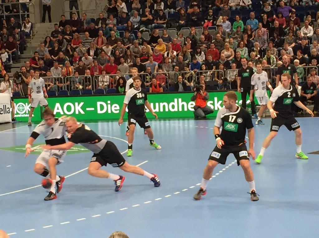 ChristianeFfm's tweet photo. Grüße aus der SAP-Arena #GERCZE #DHB_live 11:10 Halbzeitstand http://t.co/9vlLPhRlvz