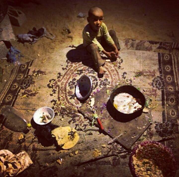 SajjadKin's tweet photo. الفــقــراء👉⛔️😢

الدنيا ..حسبه وكت‼️
والـمــاحسبه ...؟غــبي✋
الجـــوع كــ🙈ــافر نعم 🚫🌴
بس الكــرامه "نـبــ🌿ــي 🌹 http://t.co/JAzXNOhBSu