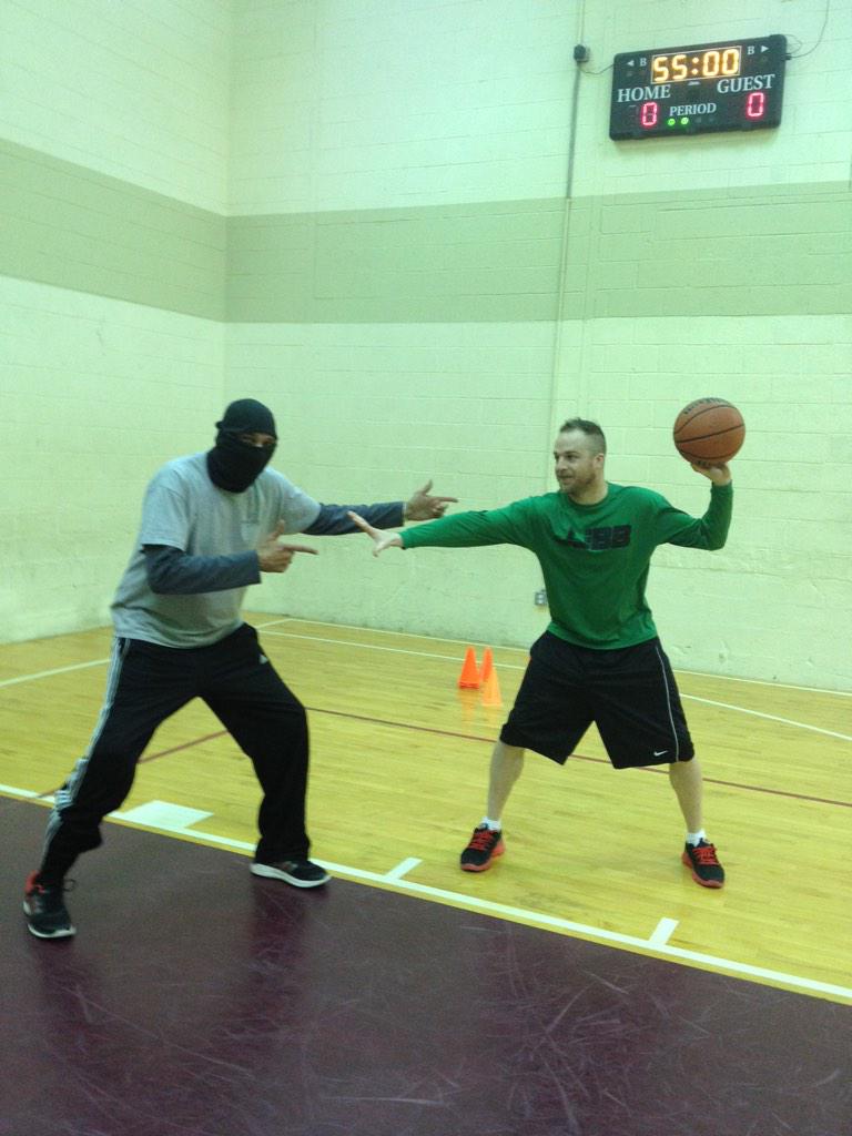 jjbbtv's tweet photo. A typical day at total body fitness http://t.co/T8tkZfiXhR