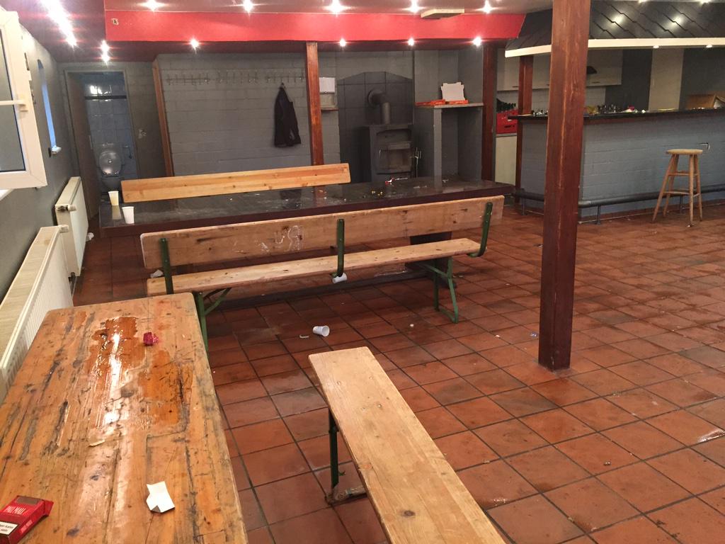 linexox's tweet photo. Musste grade die Sauerei von meiner Geburtstagsparty aufräumen. Fazit: Ich werde nie wieder Geburtstag feiern. http://t.co/NHdB4Aeni4