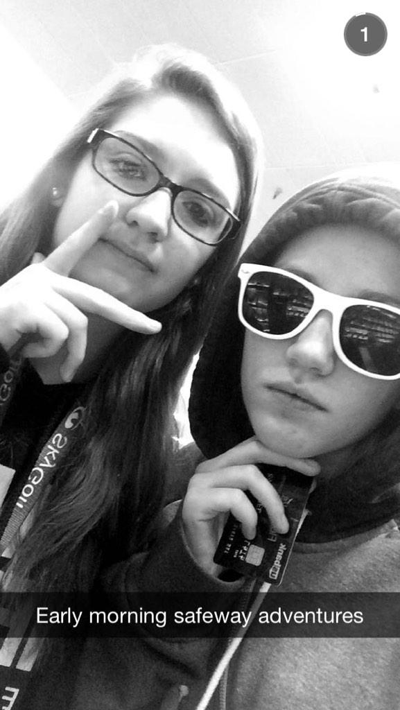 Happy birthday to my twin ilysm girly, have an awesome day full of buster posey and evan peters  