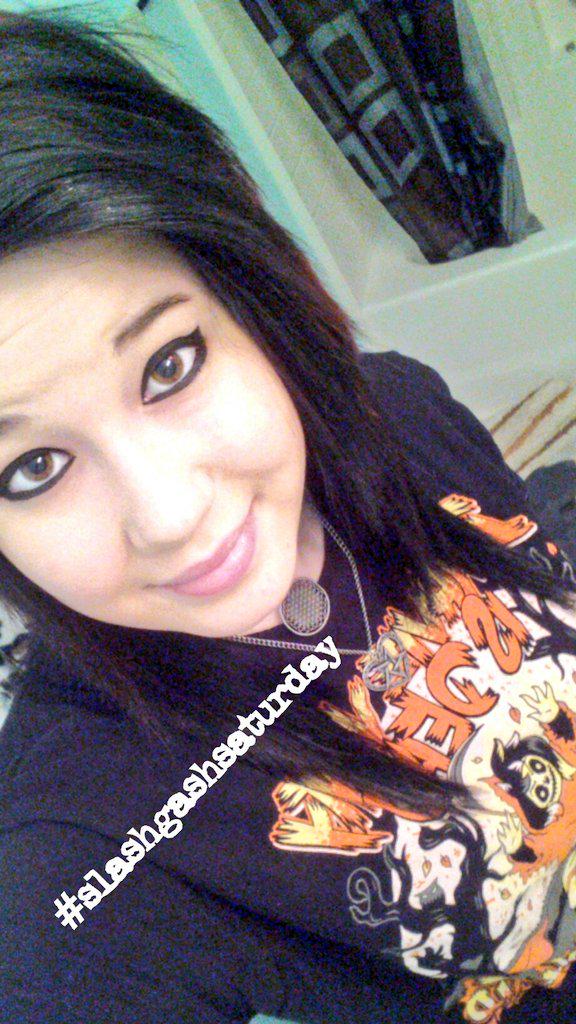 PaperBieber6's tweet photo. Happy #SLASHGASHSATURDAY My wonderful fam.☺ @botdfmusic @JayyVonMonroe http://t.co/KVQ0cGndzI