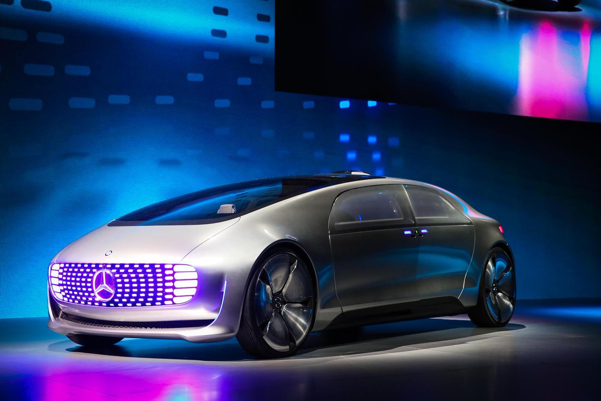 CNET's tweet image. Self-driving cars, Apple CarPlay and Android Auto take over #CES2015 cnet.co/1Dtb3XM