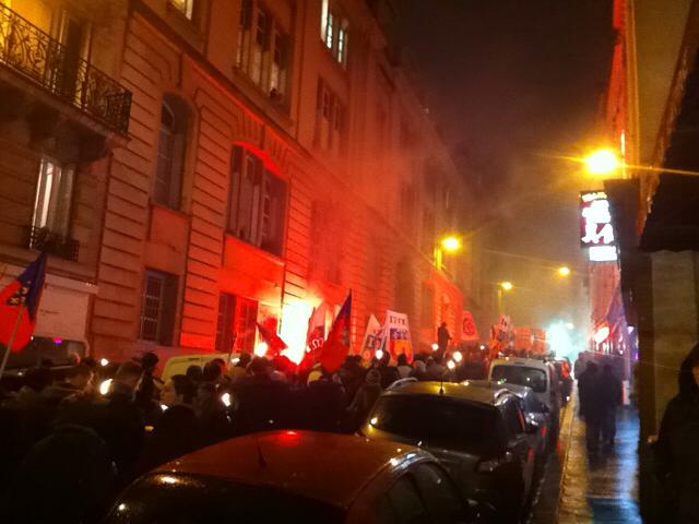 douddouchka's tweet photo. La marche pr #SteGeneviève illumine #Paris &amp; raffermit nos cœurs engourdis
#ParisEstPatrie 
#jfp2015 http://t.co/lDEZ8TJxlz