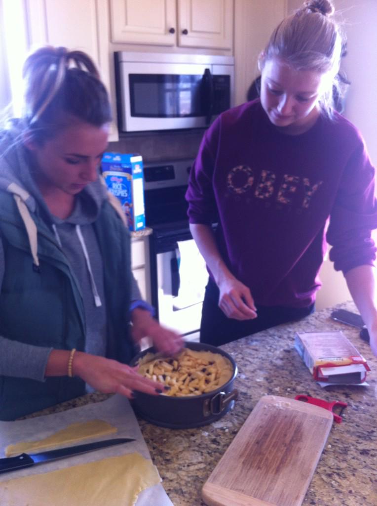 Making Dutch Apple Pie!!! <a href="/tdiederich44/">Theresa Diederich</a> <a href="/maruschkawaldus/">Maruschka Waldus</a> @RetinObasohan32