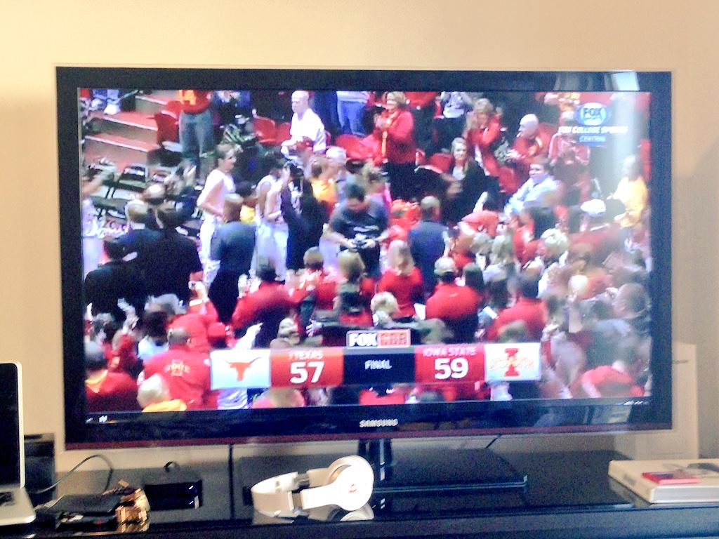 t3hansen's tweet photo. What a performance from @CycloneWBB. Huge W over #3 Texas. 1 Clone win down, 1 to go. #HiltonMagic #cycloneONEnation http://t.co/xTWNUiMjKf