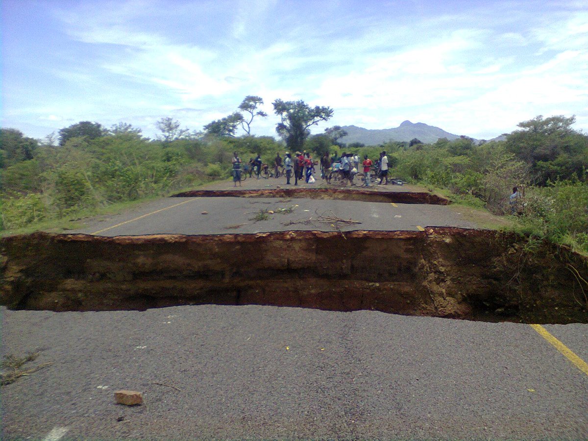 timcowley's tweet image. #Malawi #roads Monkey Bay 2 Golomoti. Steer clear folks! This won't be fixed for a while. Found out the hard way 2day