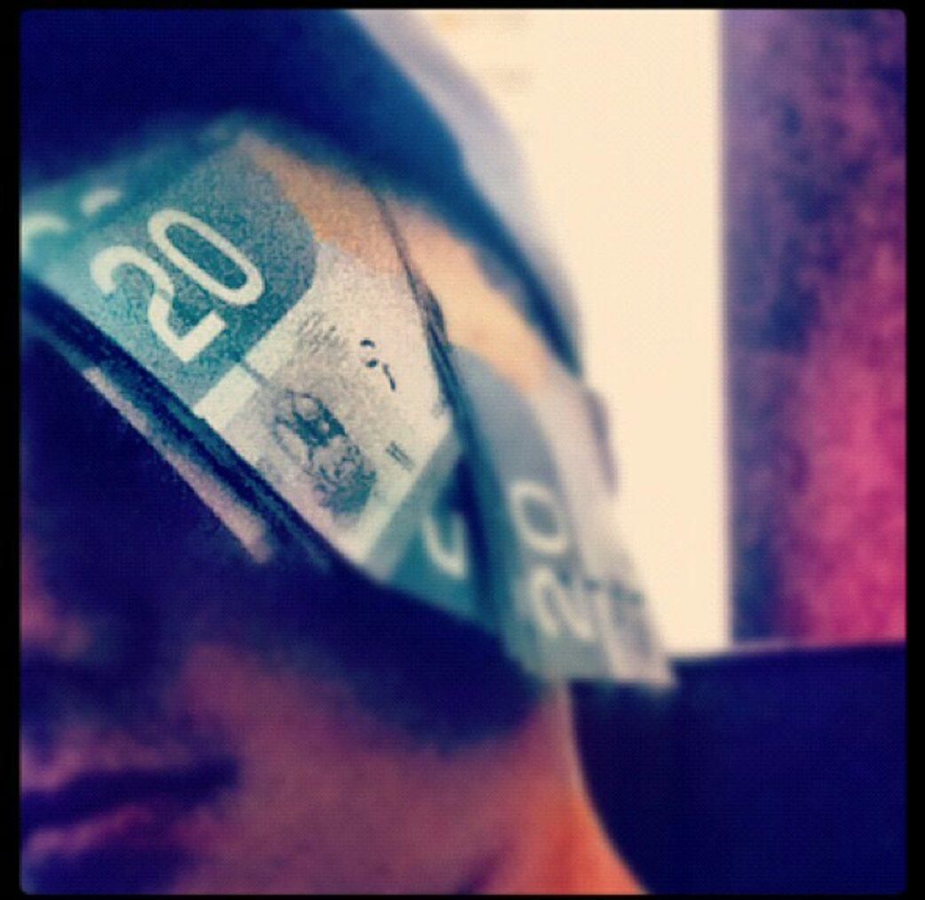 DimitriHatz's tweet photo. Swagged out max #grade9 #makinbank http://t.co/MouijFOeOu