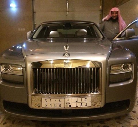 Lawyeryasser91's tweet photo. يشتري دكتوراه وهمية ويركب رولزرايس.. ثم يطلع على المنابر والفضائيات ويحدثنا عن فضل التواضع والزهد! http://t.co/3gGYslIjBC
