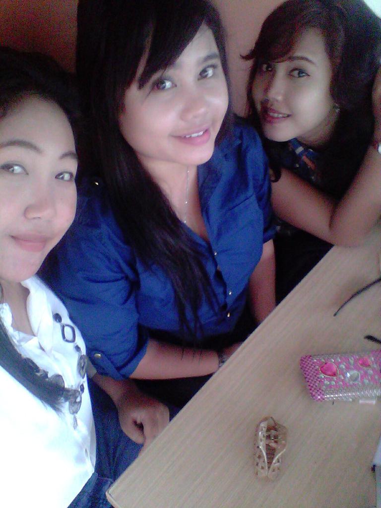mumu_ariim's tweet photo. : @natasyaanggie dan aydaa terimakasih karna telah memberi kebahagian disetiap hari gw .. http://t.co/UTqzLBDPnH