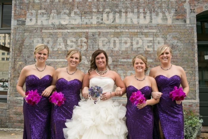 Amazingly stunning modern wedding on the blog today. This wedding is a MUST see! aisleready.com/?p=14379