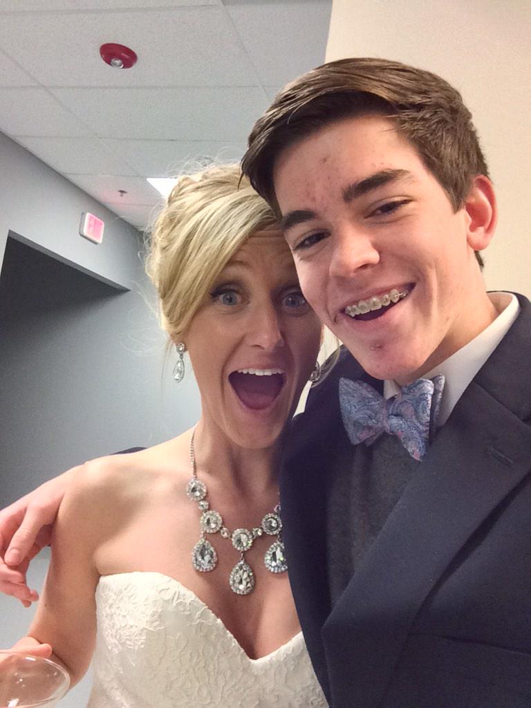 brothertucker2's tweet photo. #daveplusashley #selfiewiththebride http://t.co/y41Mu6bu3U
