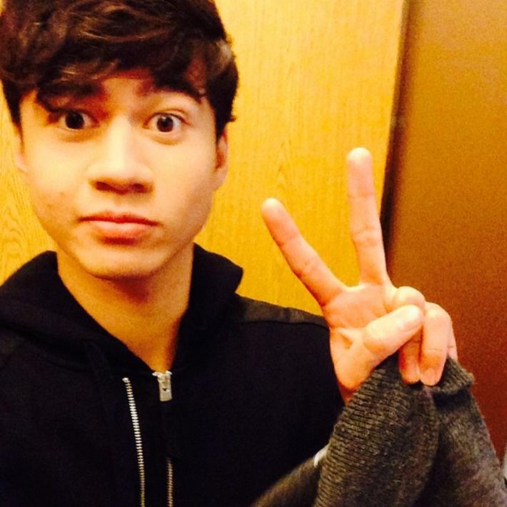 Calum_Rpg's tweet photo. #TheXlive Heeey, I'm excited so ..... ROCK'N'ROLL ! http://t.co/2I4ChIuq4i