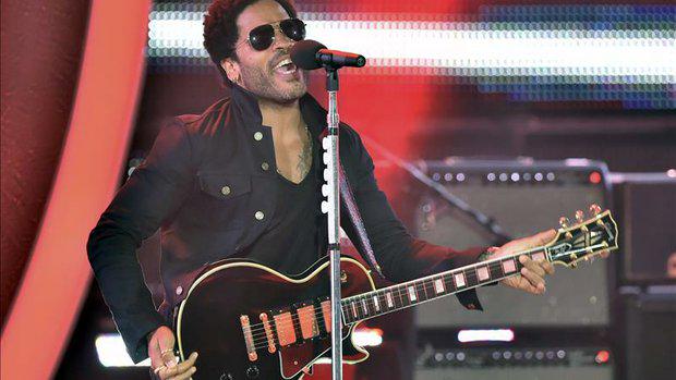 . <a href="/LennyKravitz/">Lenny Kravitz</a> will be joining <a href="/katyperry/">KATY PERRY</a> at the Super Bowl. utsd.us/1DwIf0r