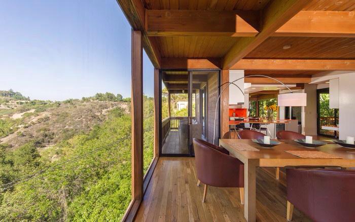 harryphotoss's tweet photo. Harry's house in LA! http://t.co/W02L9bXHlk