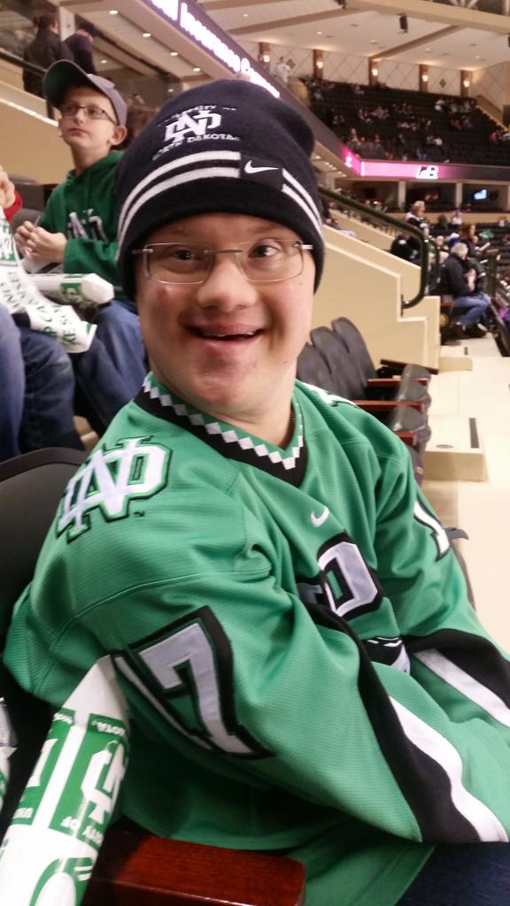 "<a href="/hockeywcha/">Hockey WCHA</a>: <a href="/JGregs17/">Jason Gregoire</a> <a href="/cstclair17/">Colten St.Clair</a> Still rooting on #17! #UNDPROUD " looking good Blake!