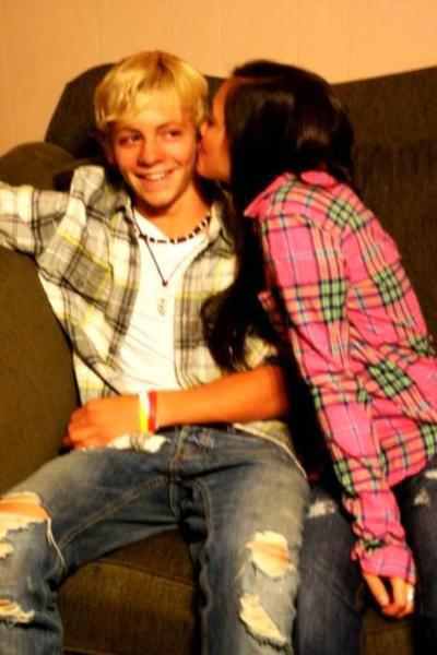 Look at Ross getting kissed by his cousin!