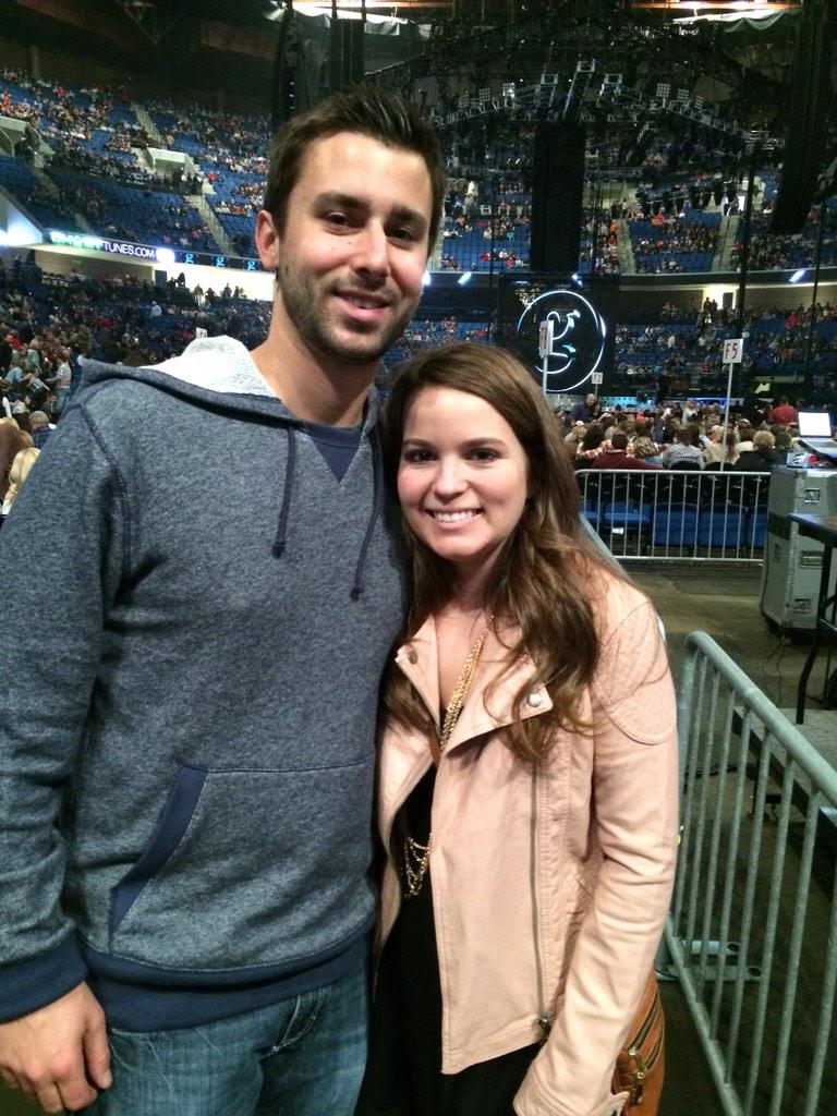 LisaSweaney's tweet photo. Ready for Garth Brooks!! @kwann1 http://t.co/CUafjXqdba