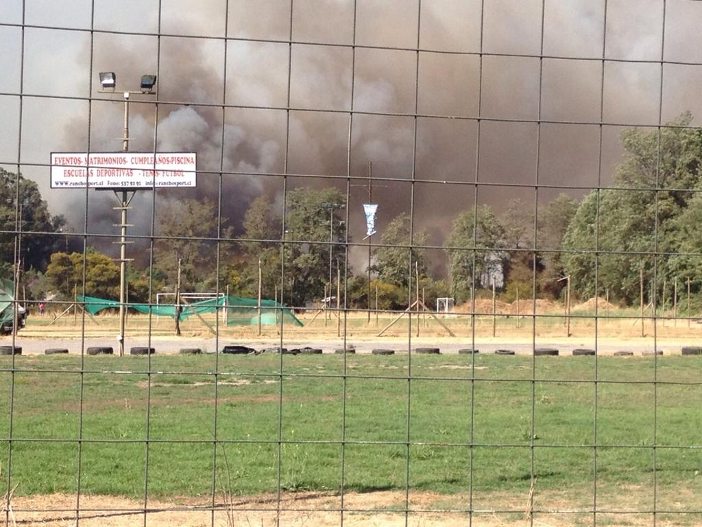 Bomba_Decima's tweet photo. FOTO 2a ALARMA de INCENDIO en Maipú, Lautaro y Caupolicán. Ayuda de varios Cuerpos de Bomberos http://t.co/cqjycB1Pcj