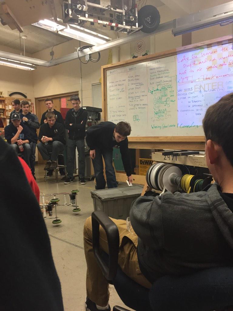 MeanMachine2471's tweet photo. Week one is over! #prototypepresentation #omgrobots #recyclerush http://t.co/01QB7uonn0