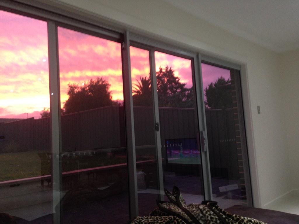 nobesyyy's tweet photo. The view last night from my new lounge room . What a delight #fullymoved #houseparties http://t.co/uyxx3ETB2p