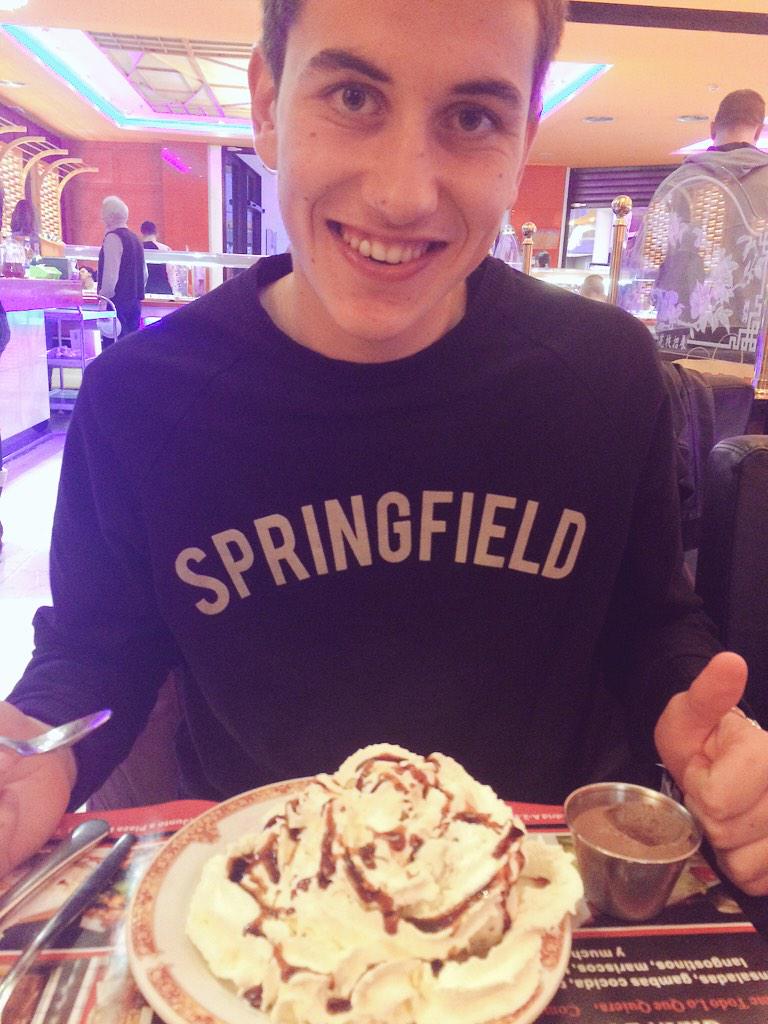 JulioD92's tweet photo. Vaya postre! @javihercar hoy duerme como los campeones! Bombaaaaa http://t.co/kvfc7EwTJz