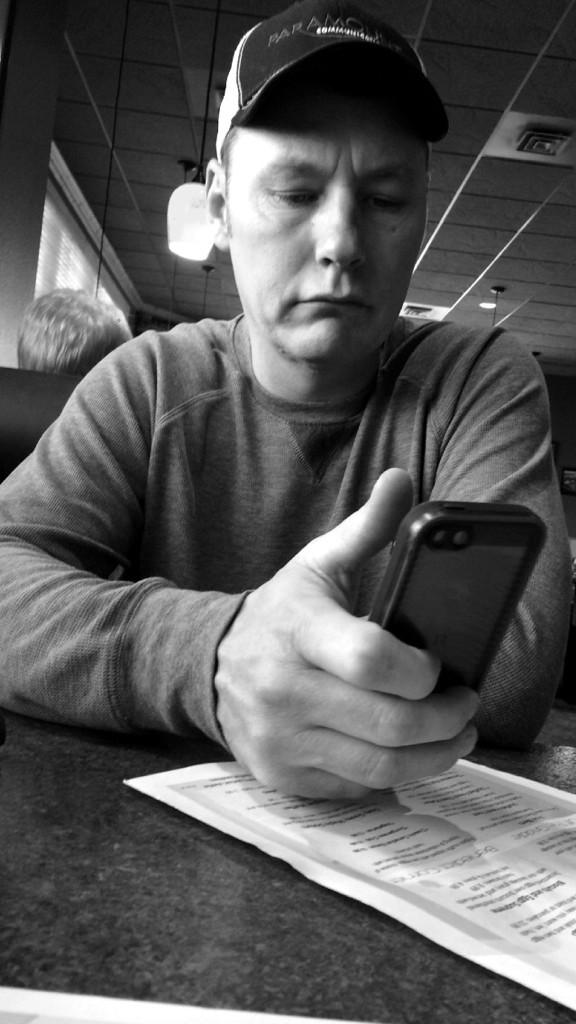 HollyEllisonnn's tweet photo. Saturday brunch with this big guy  #loveyou ☺️❤️ http://t.co/7TsJqtUGE1