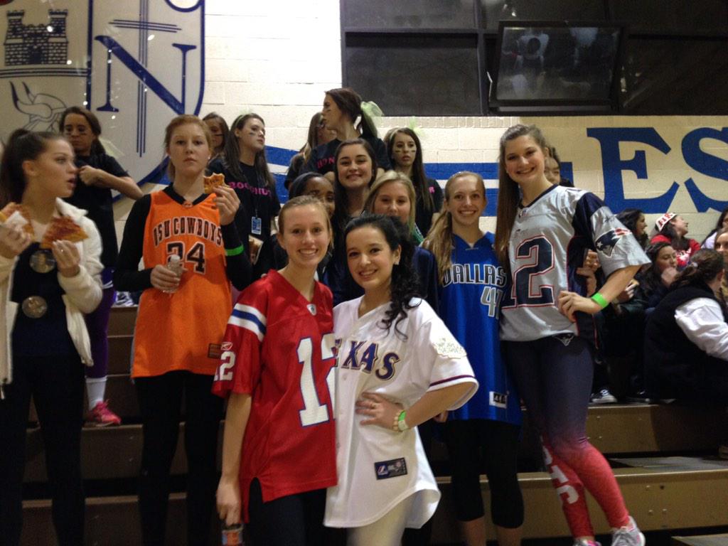 marisas124's tweet photo. We take such good team photos #nohitsherlock http://t.co/Mpmzk4kxc8