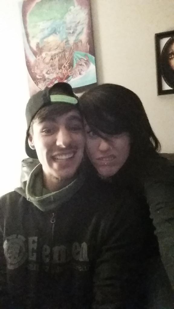 fallenphoenix84's tweet photo. Ohh how I love these guys :D always a good time #friends #family #boyfriend #lovethem http://t.co/2hlOnZym4W