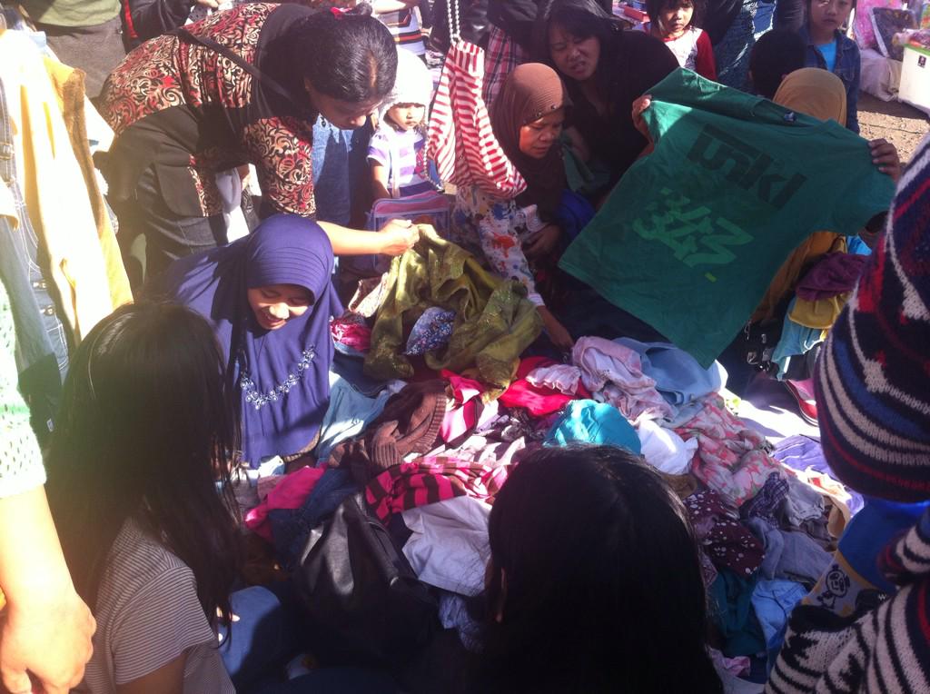 Garage Sale at Gasibu depan Monumen <a href="/UPTION_2015/">UPTION</a> <a href="/UTama/">Universitas Widyatama</a> <a href="/MPM_UTama/">Majelis Permusyawaratan Mahasiswa</a> SEMANGAAAATTTT!! 👏