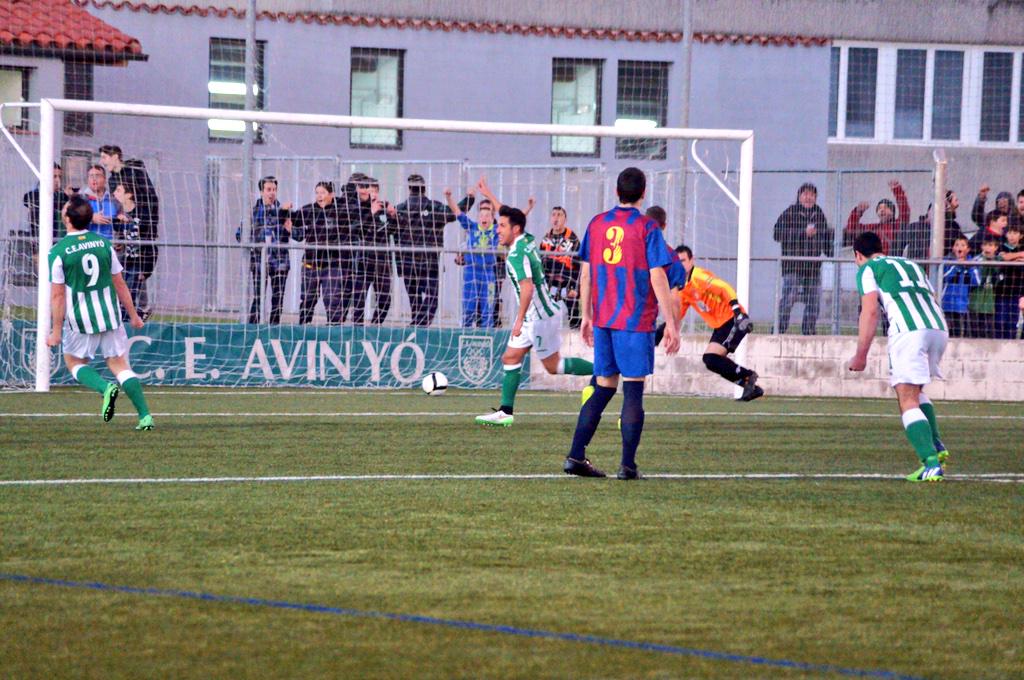 Gol_Cat's tweet photo. [FOTOGRAFIES] Al nostre FB, imatges del gran duel @CeAvinyo 3-@FCPRADENC 2, per @sergi_vargas https://t.co/DfFgtip7sn http://t.co/PgeHq3ifM4