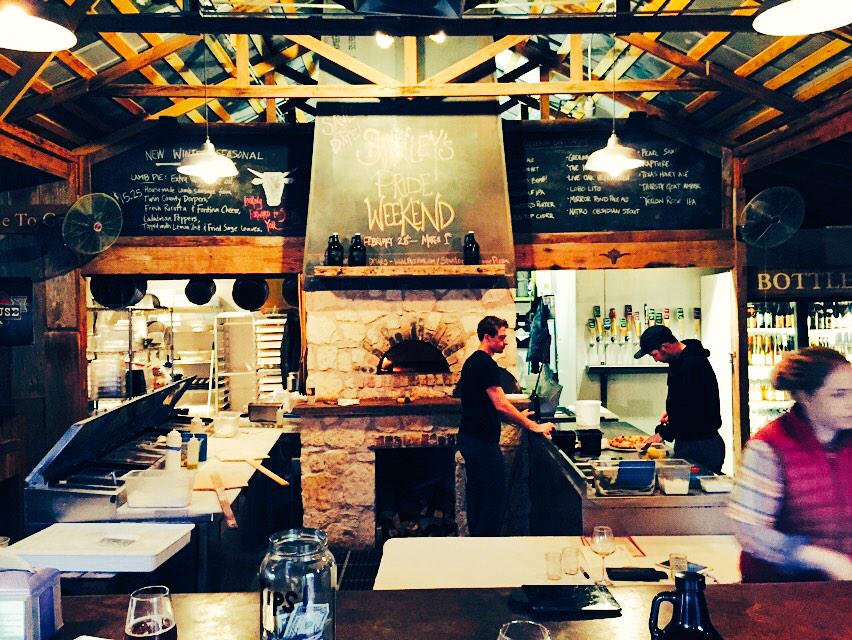 Mike_Geeee's tweet image. Experiencing new parts of Austin. Lots of flavors of beer and pies. Getting schooled by @Velogas @jesterkingbeer