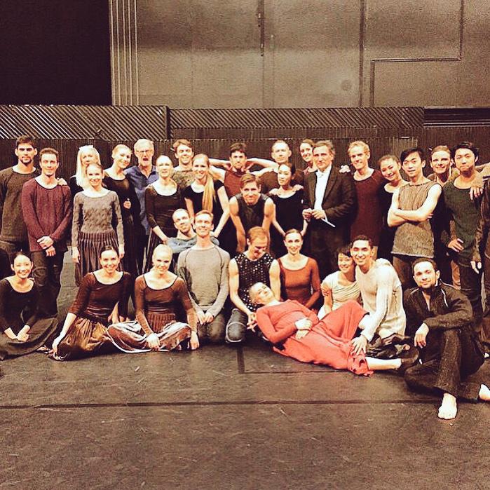 BalletOParis's tweet photo. Félicitations au Ballet Royal de Suéde pour ce superbe Roméo et Juliette de Mats Ek #PalaisGarnier http://t.co/ZTjIvtbHVI