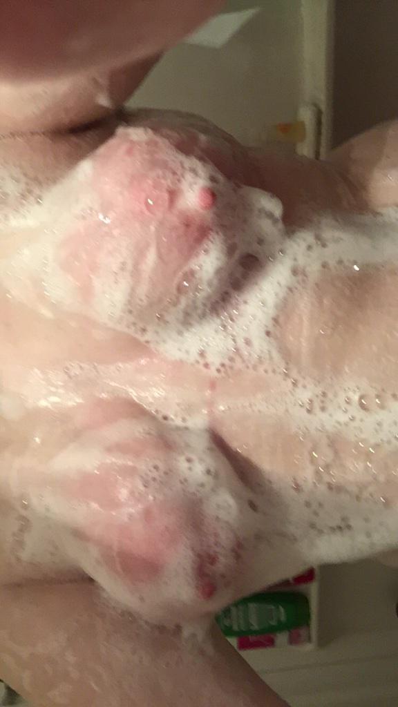 DrtyLilSecrets8's tweet photo. #showertime 😉😏 http://t.co/1iHLtsfEy7