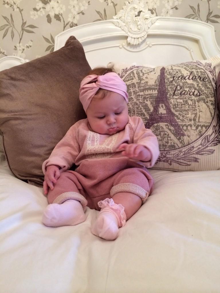StaceyWainy's tweet photo. River wearing the 'Baby Pink' wrap turban style. #fashion #babyfashion #headwraps #headwear #baby http://t.co/yylUwrkBVC