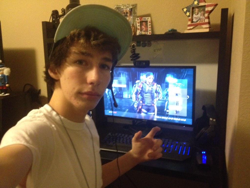 AGequinox's tweet photo. We dem boys! @APoLLoPenguin #silverdivison #aw #rankedplay http://t.co/qbJTrYzKt4