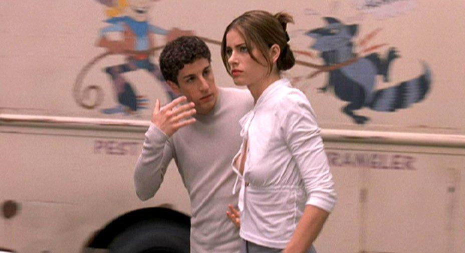 Jason Biggs and Amanda Peet in SAVING SILVERMAN  2001.  Happy birthday Miss Peet. 