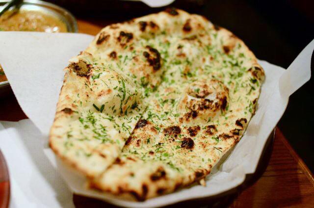 IndianCravings's tweet image. Buttered garlic naan