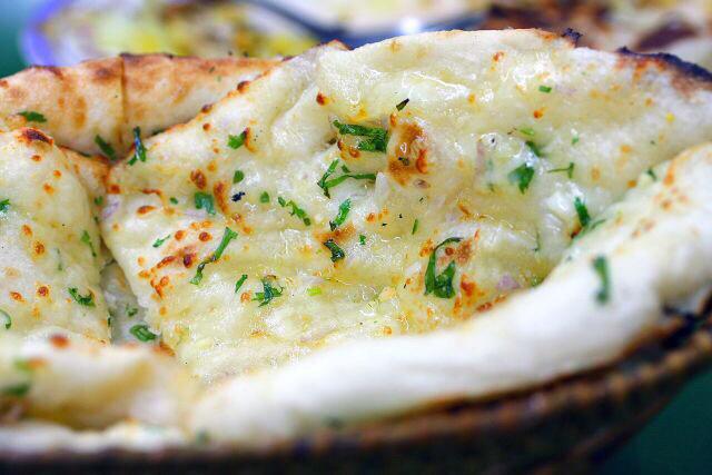 IndianCravings's tweet image. Buttered garlic naan