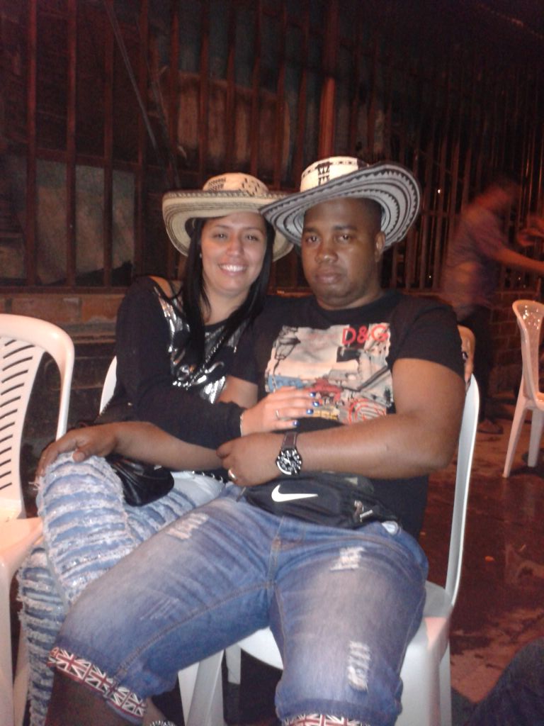lugonsalsa10's tweet photo. Con el amor de mi vida http://t.co/i9Er0U8dsm