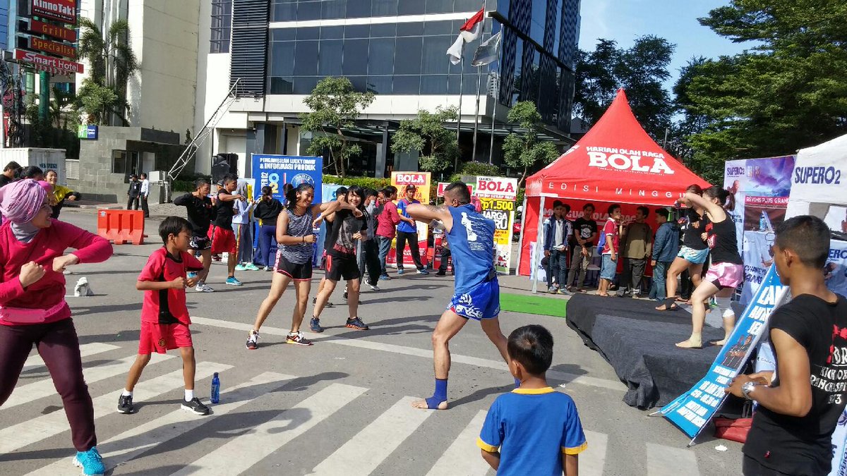 CampDavidID's tweet photo. Cardio muaythai w SuperO2 #campdavidsupero2cfd http://t.co/Tmy6nwgTxi