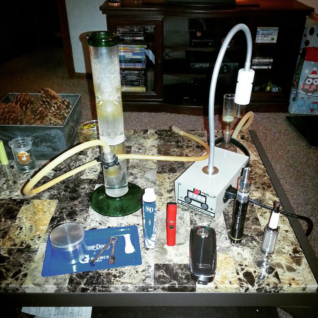 KaptainKrunt's tweet photo. Whatchu know bout vapes? #aromed #firefly #gpro #snoopdogg #cloudpen #panzermod #k101mod #atlantis #vapesnop http://t.co/VxsUsC0CLI