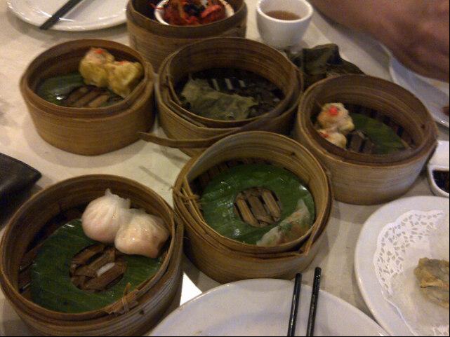 MuMour's tweet photo. I'm at Dim Sum Golden Palace Hotel Kini in Pontianak, West Borneo http://t.co/POGQTdDlgh http://t.co/YjB9lnITa3