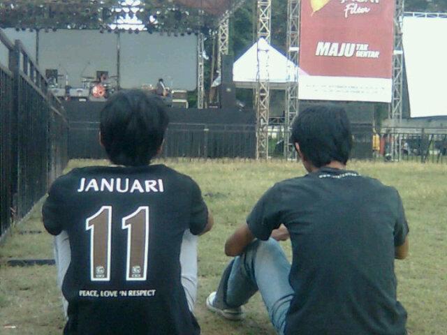 Sewelas Januari With <a href="/Akhir_Akbar/">Akbar</a> <a href="/GIGI_Band/">GIGI</a>