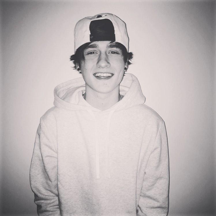 CrawfordCollins's tweet image. RT for a follow/DM!! 😁