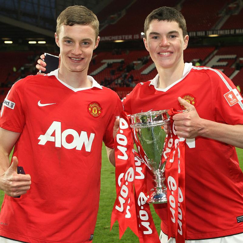  in 1993, si kembar Michael dan Will Keane lahir di Stockport Inggris. Happy birthday :))) 